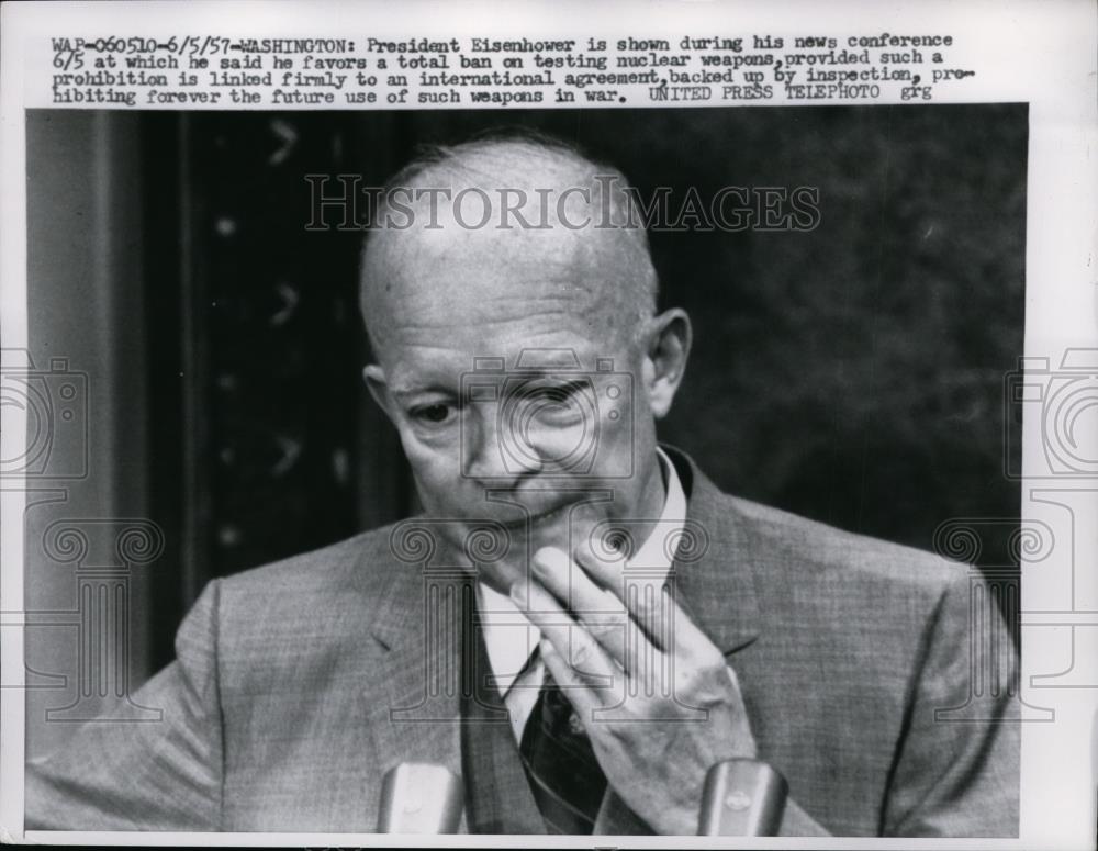 1957 Press Photo President Eisenhower During News Conference on Nuclear Testing - Historic Images