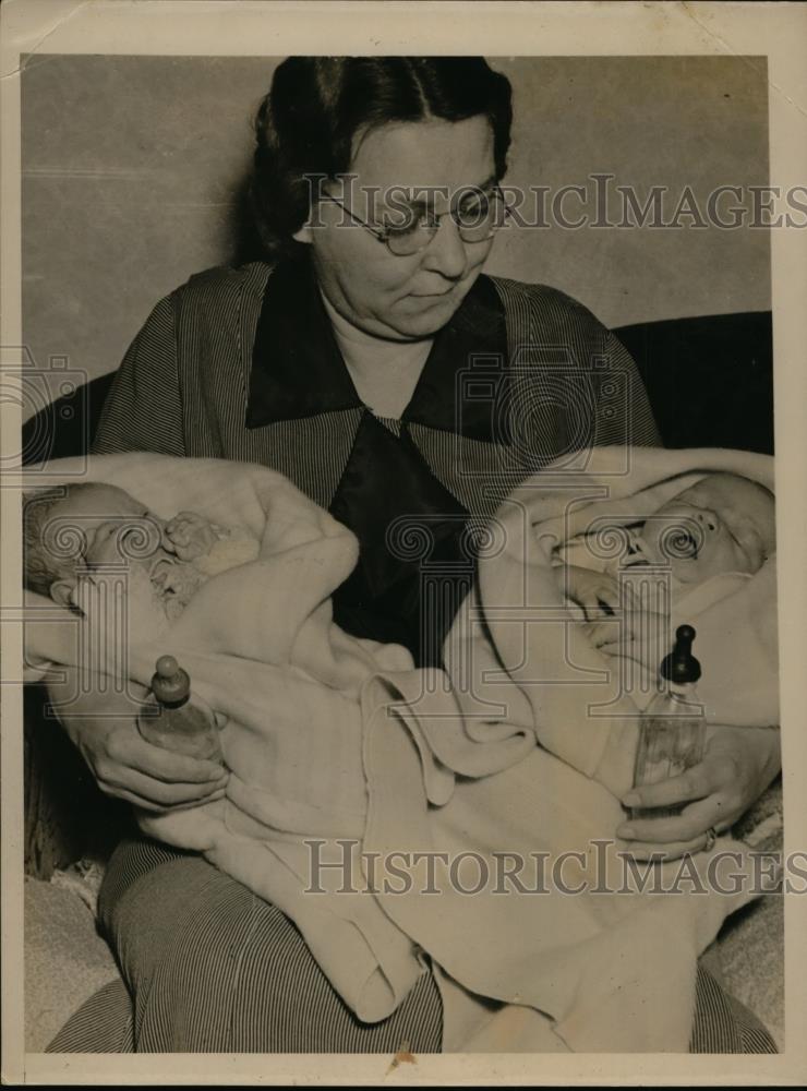 1936 Press Photo Margaret McCloud holds newborn grandchildren - nee94696 - Historic Images