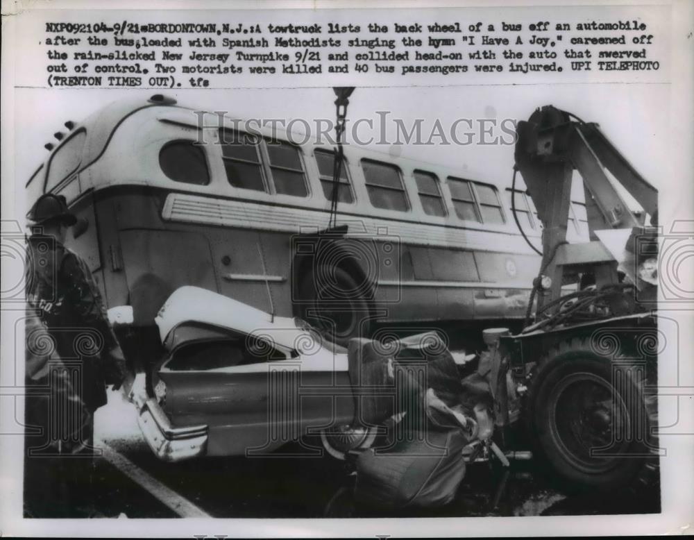 1958 Press Photo Bus and auto collided head on at Boardontown New Jersey - Historic Images