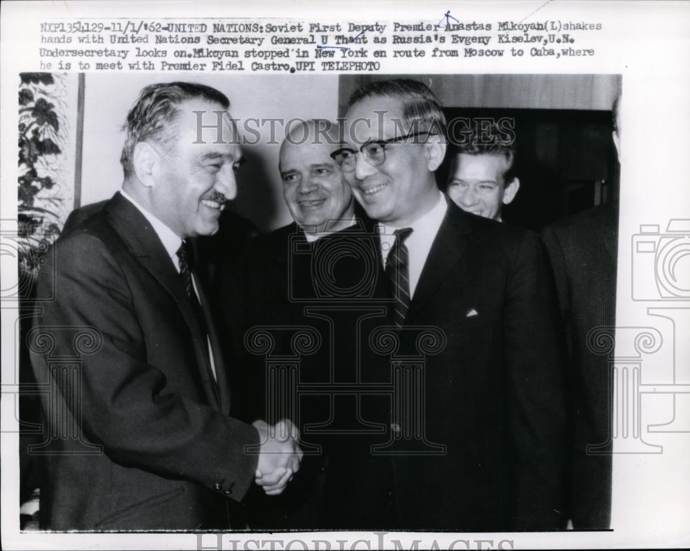 1962 Press Photo Deputy Premier Anastas Mikoyan Shakes Hands with U Thant - Historic Images