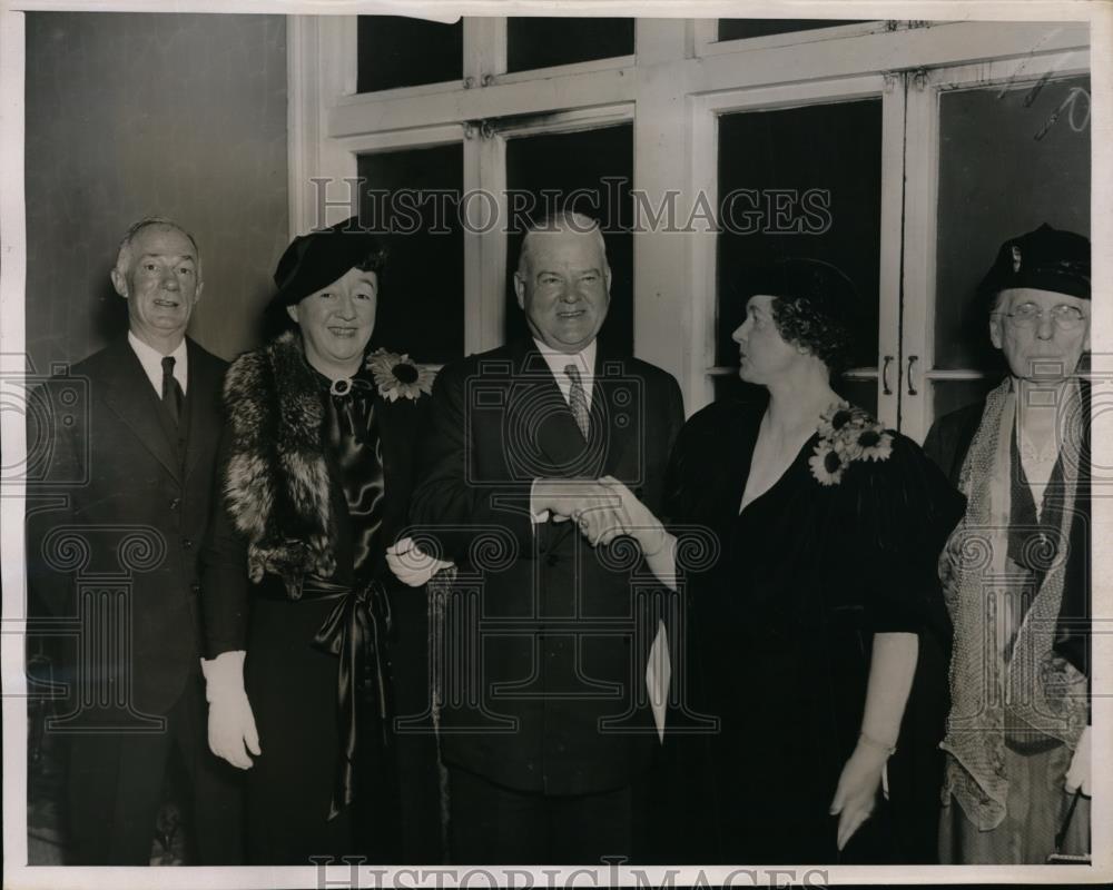 1936 Press Photo Mrs J Worthington Scranton Herbert Hoover & Mrs George Lorimore - Historic Images