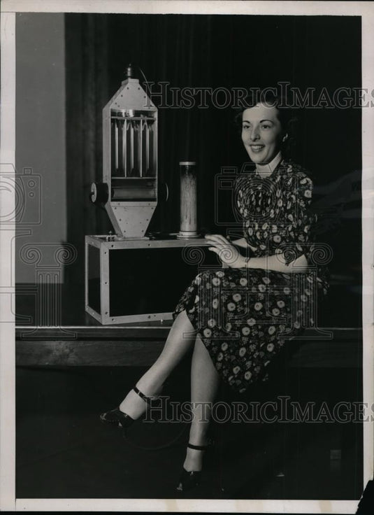1938 Press Photo Miss EM Allen demonstrates Precipitron machine - nee94691 - Historic Images