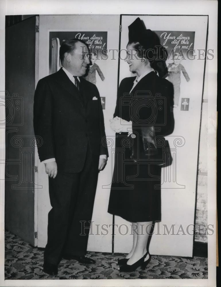 1945 Press Photo New York Basil O&#39;Connor and Mrs Russell Maguire at Waldorf NYC - Historic Images