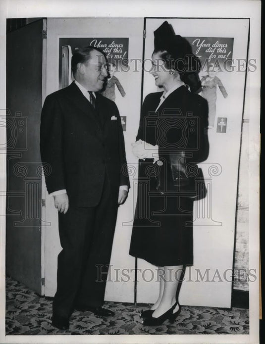 1945 Press Photo New York Basil O'Connor and Mrs Russell Maguire at Waldorf NYC - Historic Images