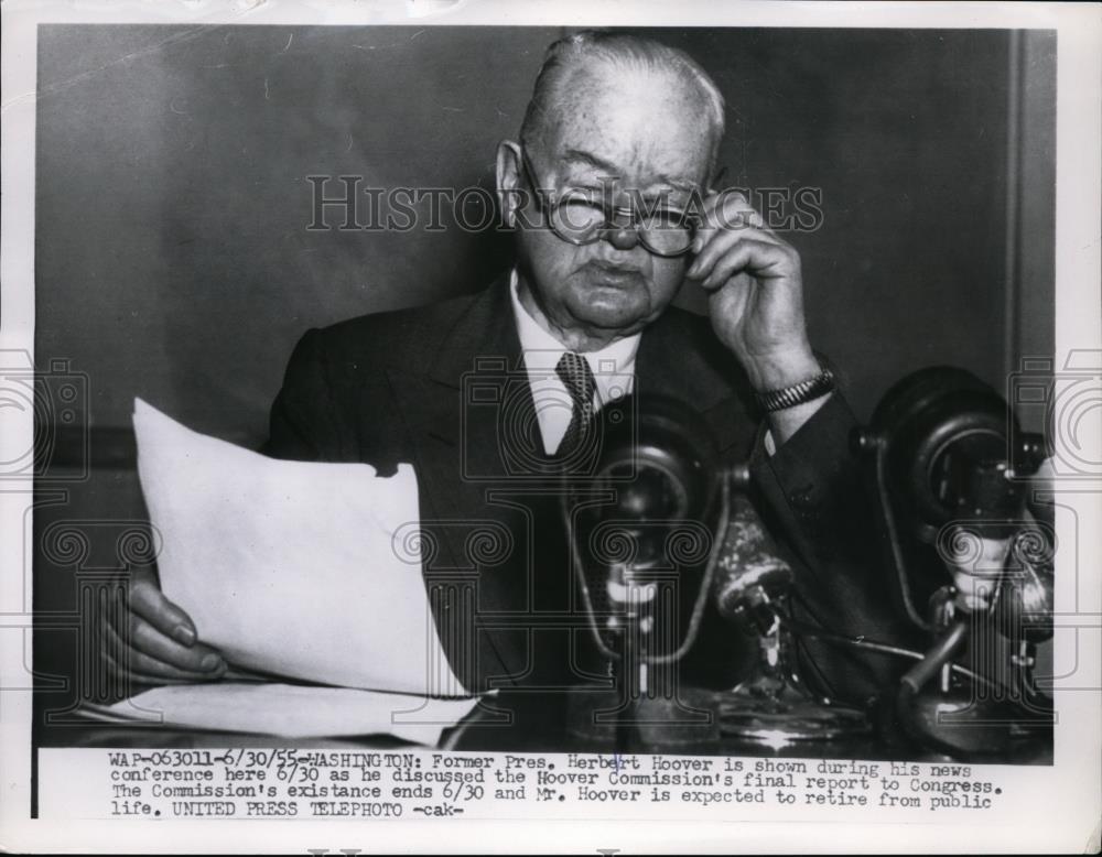 1955 Press Photo Pres.Herbert Hoover during news conference at Washington - Historic Images