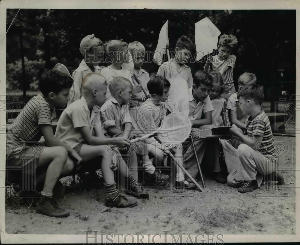 1944 Press Photo Boys Visit Trailside Museum, OH - nee98856 - Historic Images