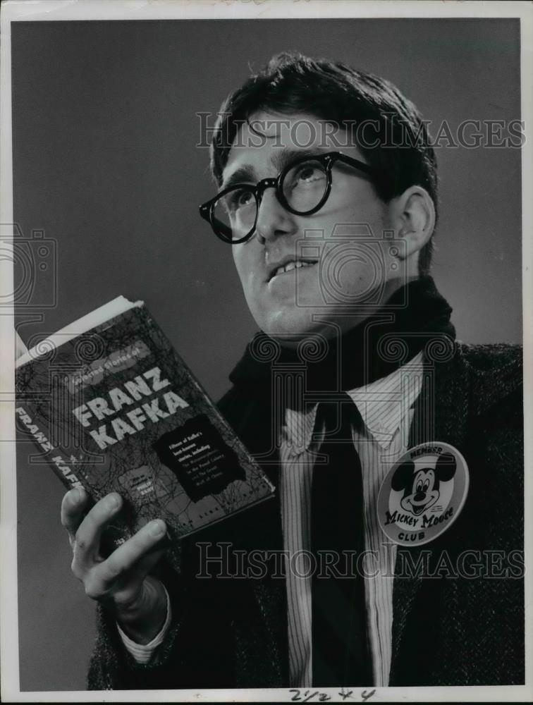 1966 Press Photo Martin R. Harding, III Reading Franz Kafka Book - nee99117 - Historic Images