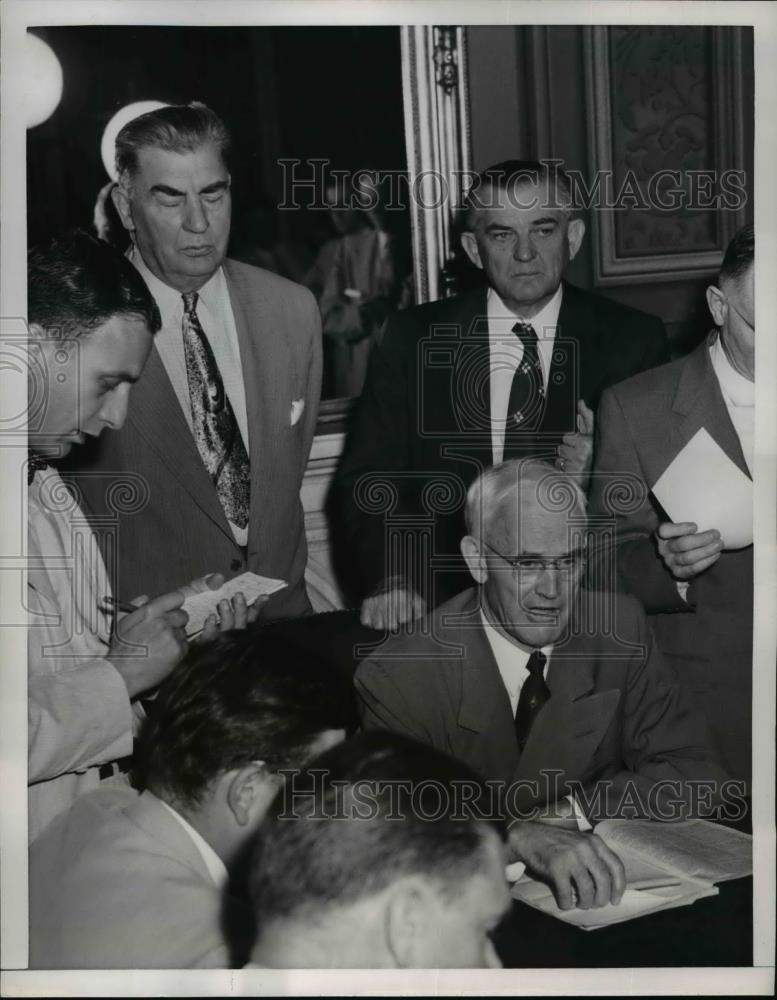 1954 Press Photo Sen.Arthur Watkins chairman investigating Sen. Joseph McCarthy - Historic Images