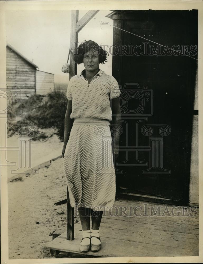 1933 Press Photo Joan Chesterton sister of girl killed in target practice planes - Historic Images