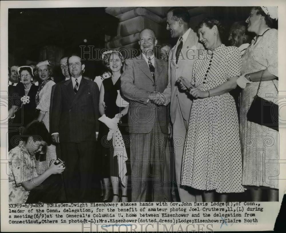 1952 Press Photo Gen. Dwight Eisenhower with delegation from Connecticut - Historic Images