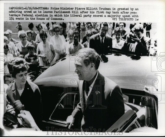 1968 Press Photo Pierre Prime Minister Elliot Trudeau leaves Patliament Hill - Historic Images