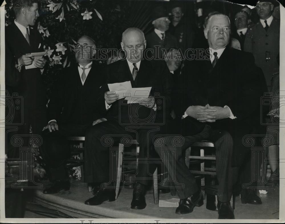 1934 Press Photo Herbert Hoover And Gov. Merriam At The Funeral - nee93652 - Historic Images