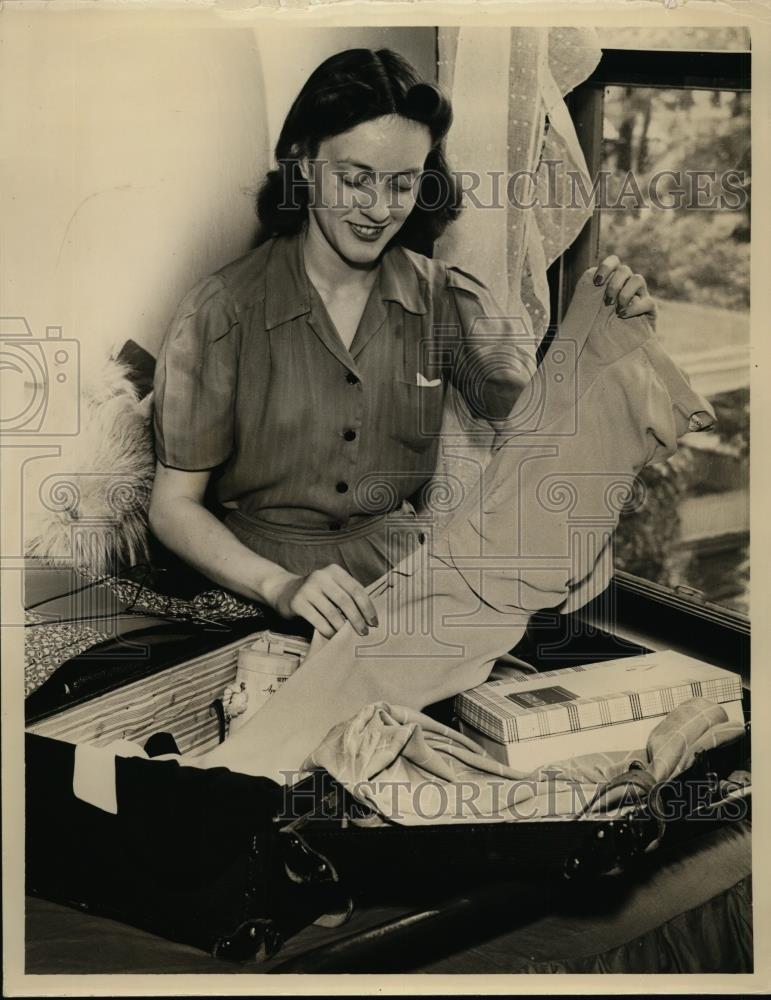 1941 Press Photo Miss Mary Grace Cair, Senior At Oberlin College - nee95019 - Historic Images