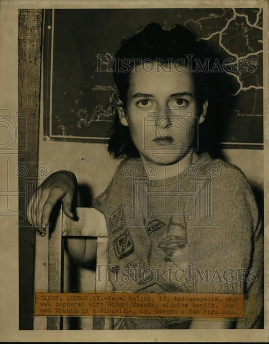 1947 Press Photo Hazel Knight captured with Robert Trauth elusive bandit - Historic Images