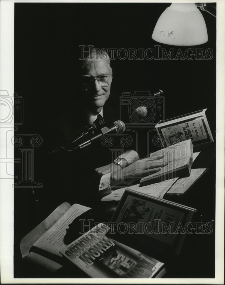 1984 Press Photo Garry Challender operates Books in Motion - spa26199 - Historic Images
