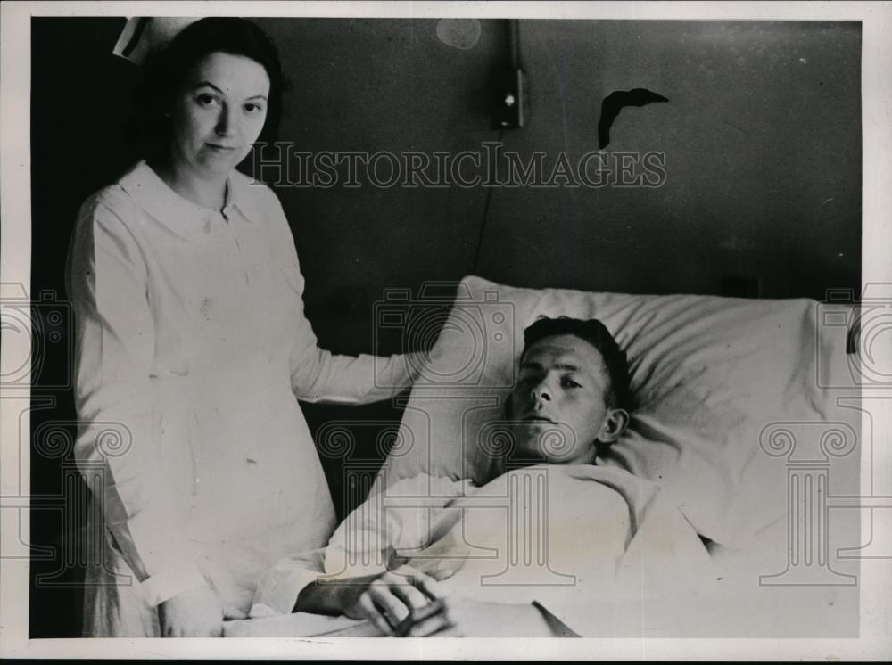 1939 Press Photo George Nichols in hospital after attempting to commit suicide - Historic Images