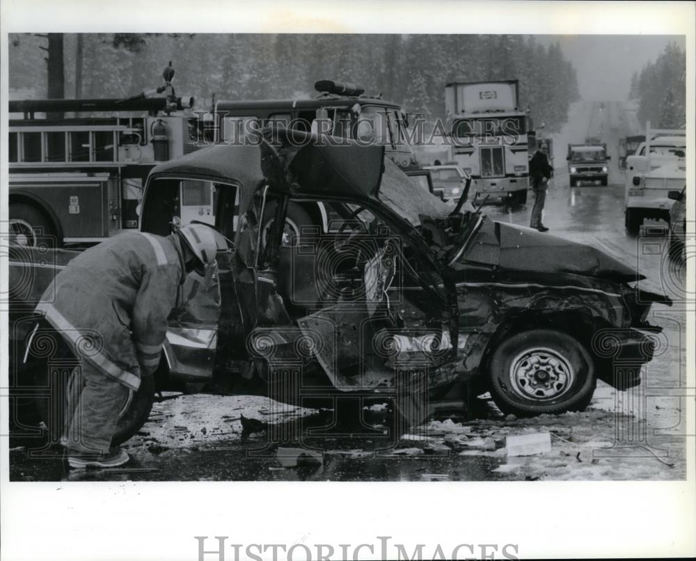 1991 Press Photo Firefighter Inspects Wreckage of Pickup Truck on US Hwy 395 - Historic Images