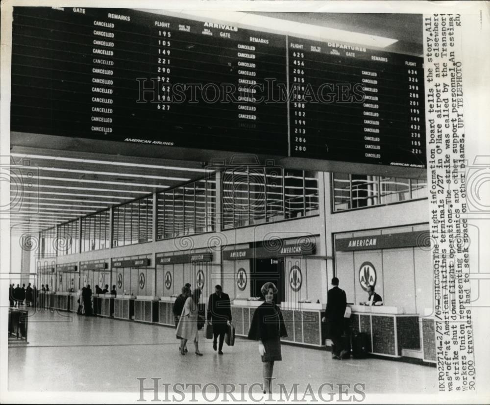 1969 Press Photo All flights at American Airline Terminal are off for strike - Historic Images