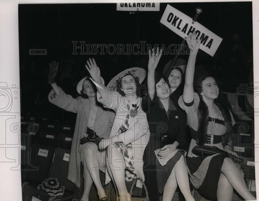 1940 Press Photo Women's delegates to democratic Convention in Chicago - Historic Images