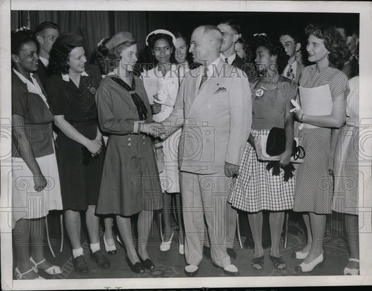 1946 Press Photo Pres.Harry S.Truman greets Teenage Food Delegates - nee97543 - Historic Images