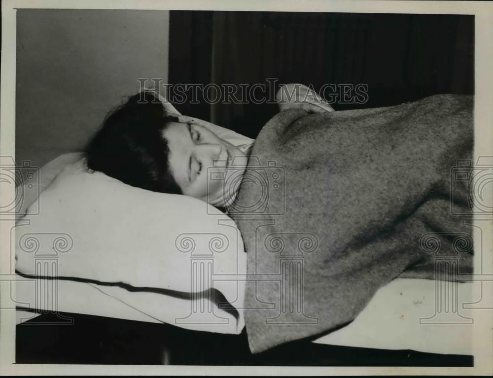 1945 Press Photo Agnes Hedden, Illinois Woman Shot, Wounded by Husband Raymond - Historic Images