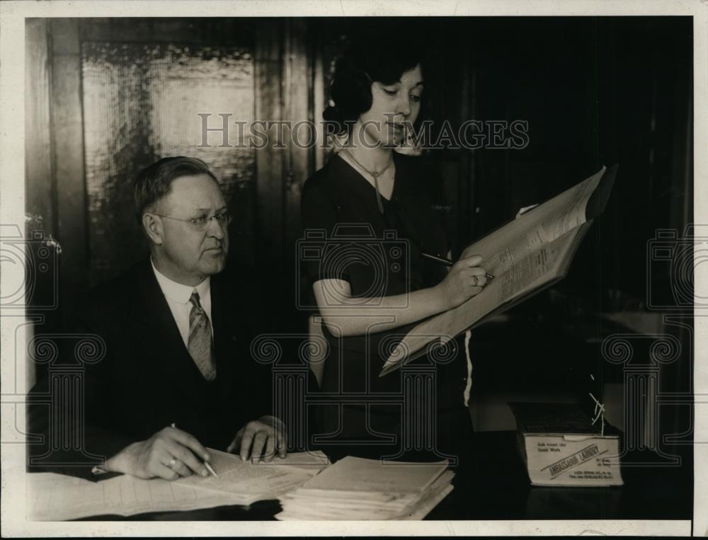 1930 Press Photo Sterlin Moran And Miss Frances Harrington Record Census - Historic Images