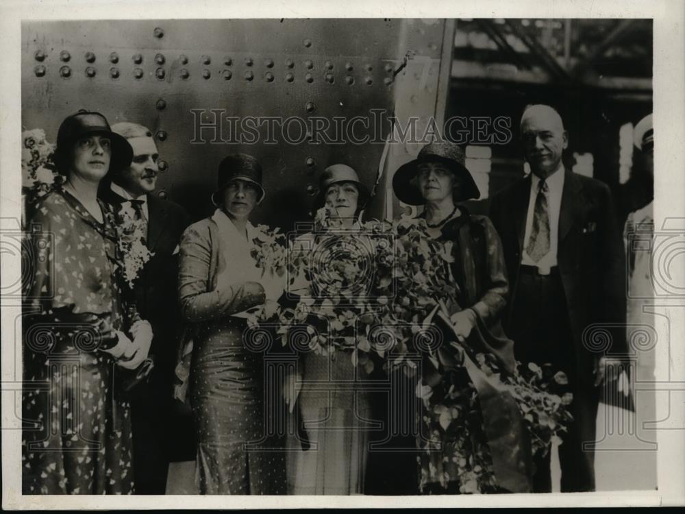 1930 Press Photo Mr. And Mrs. Hoover At The Passenger Steamer Excalibur - Historic Images