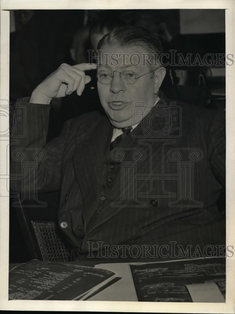 1944 Press Photo Dr Edward Rumely testifies before House committee - nef01059 - Historic Images