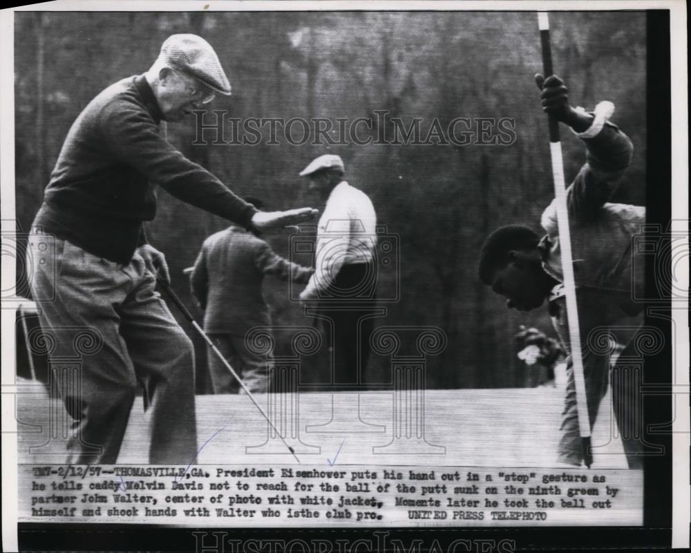 1957 Press Photo Pres. Dwight Eisenhower gestures stop tp caddy Melvin Davis - Historic Images