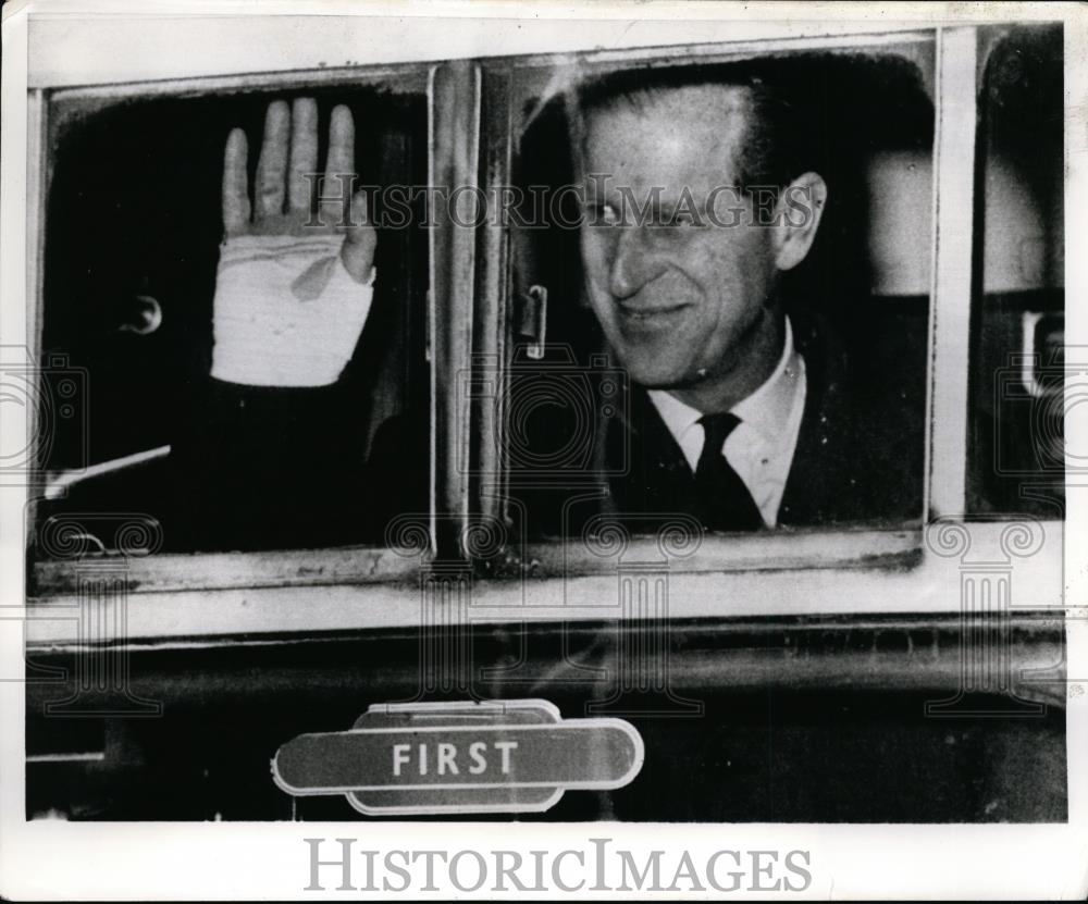 1967 Press Photo Prince Philip after surgery for removal of Cyst on his wrist - Historic Images