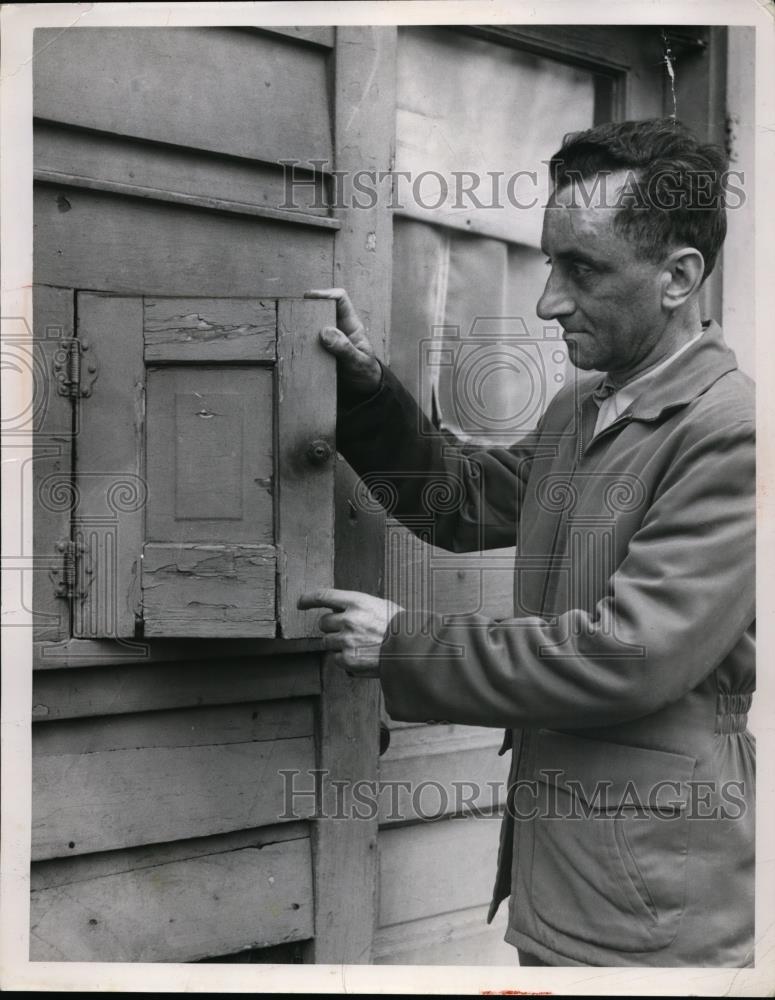 1958 Press Photo Jack Silbiger of Cedarbrook Road, Cleveland Heights - nee97153 - Historic Images