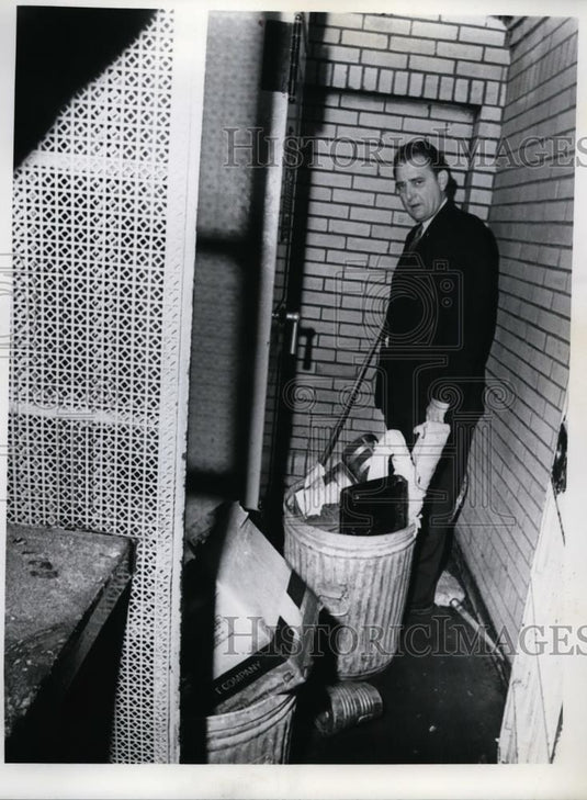1969 Press Photo Sheriff Kreiger views damage from Riot  - nee97380 - Historic Images