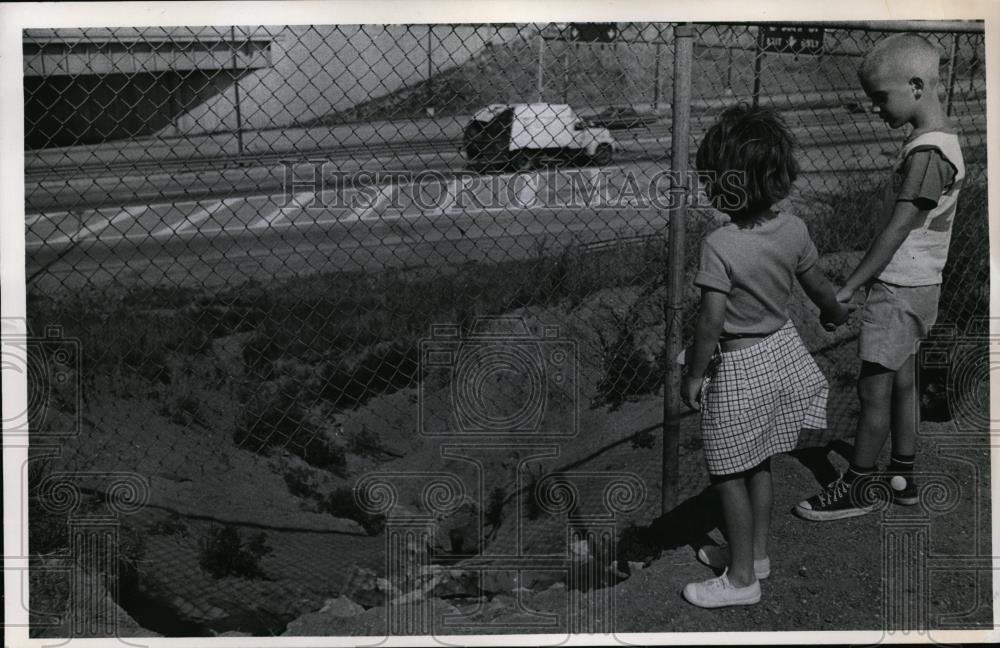 1967 Press Photo Shirley Frye and Mike Herman at William Freeway - nee99743 - Historic Images