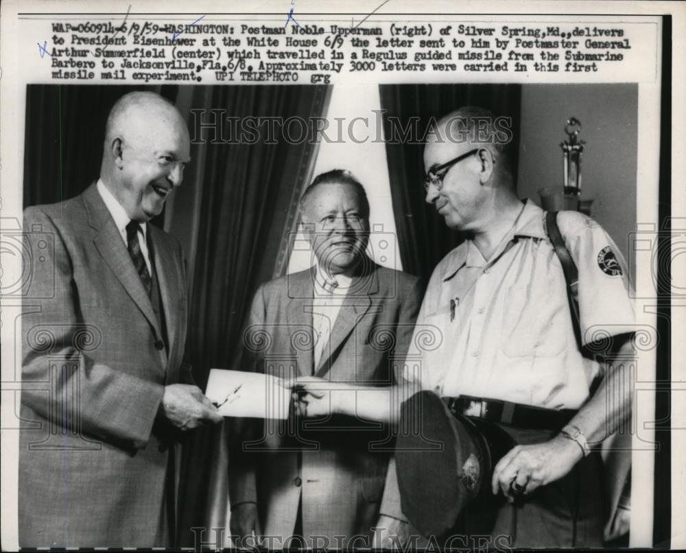 1959 Press Photo Postman Noble Upperman delivers letter to Pres. Eisenhower - Historic Images