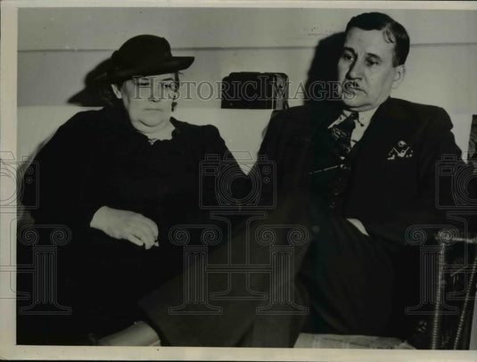 1938 Press Photo Mr & Mrs Carlos Davis keep vigil at Kansas City Hospital - Historic Images