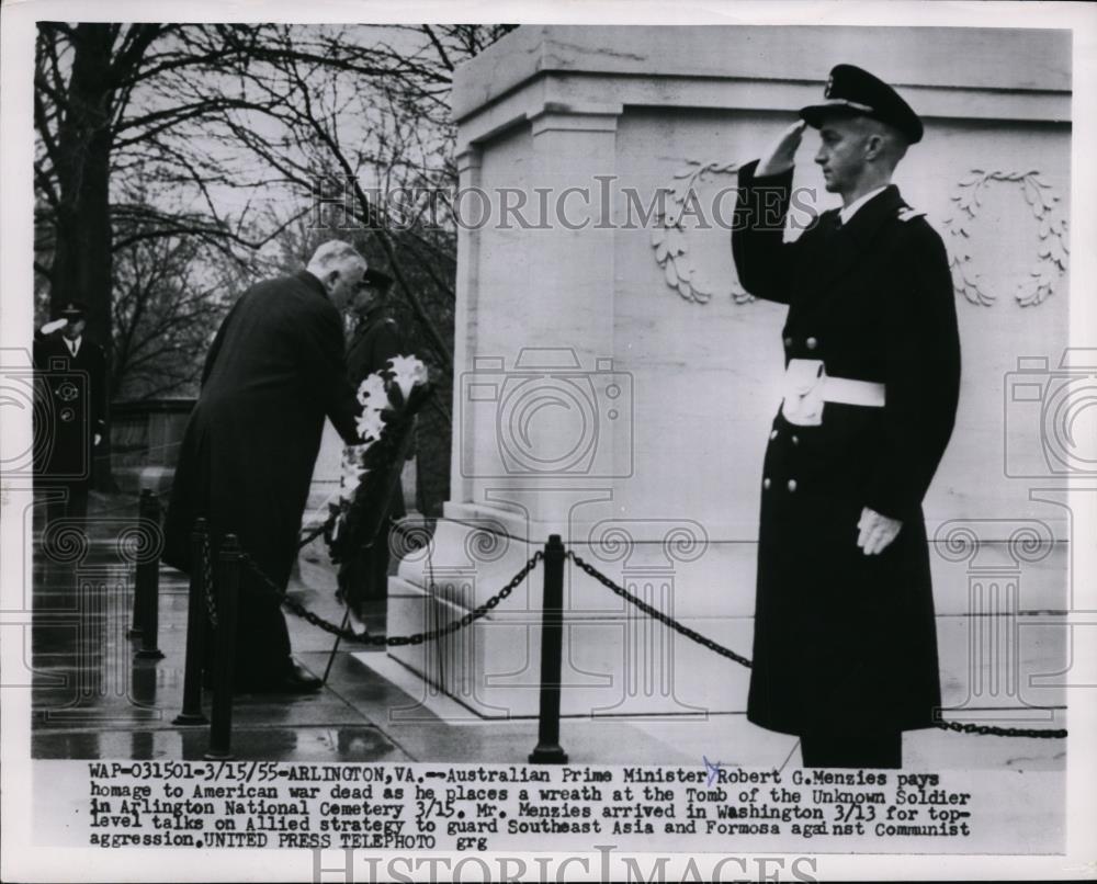 1955 Press Photo Australian Prime Minister Robert G. Menzies at Military Funeral - Historic Images