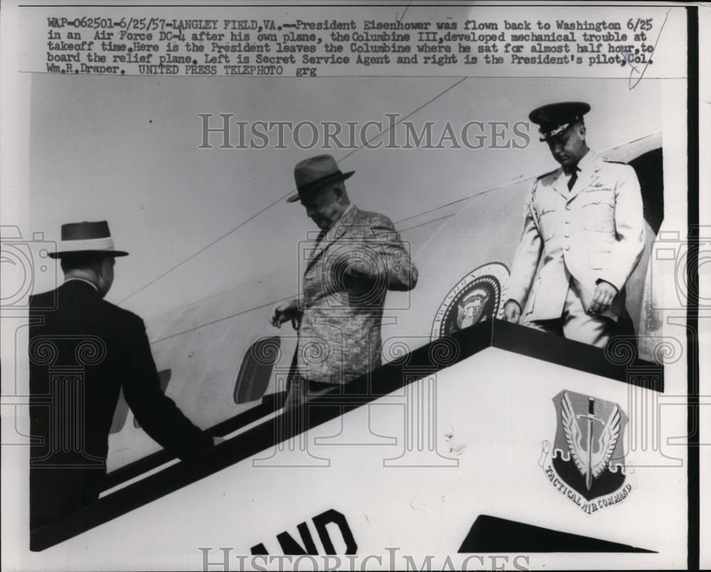 1957 Press Photo President Eisenhower in an Air Force DC-4 the Columbine III - Historic Images
