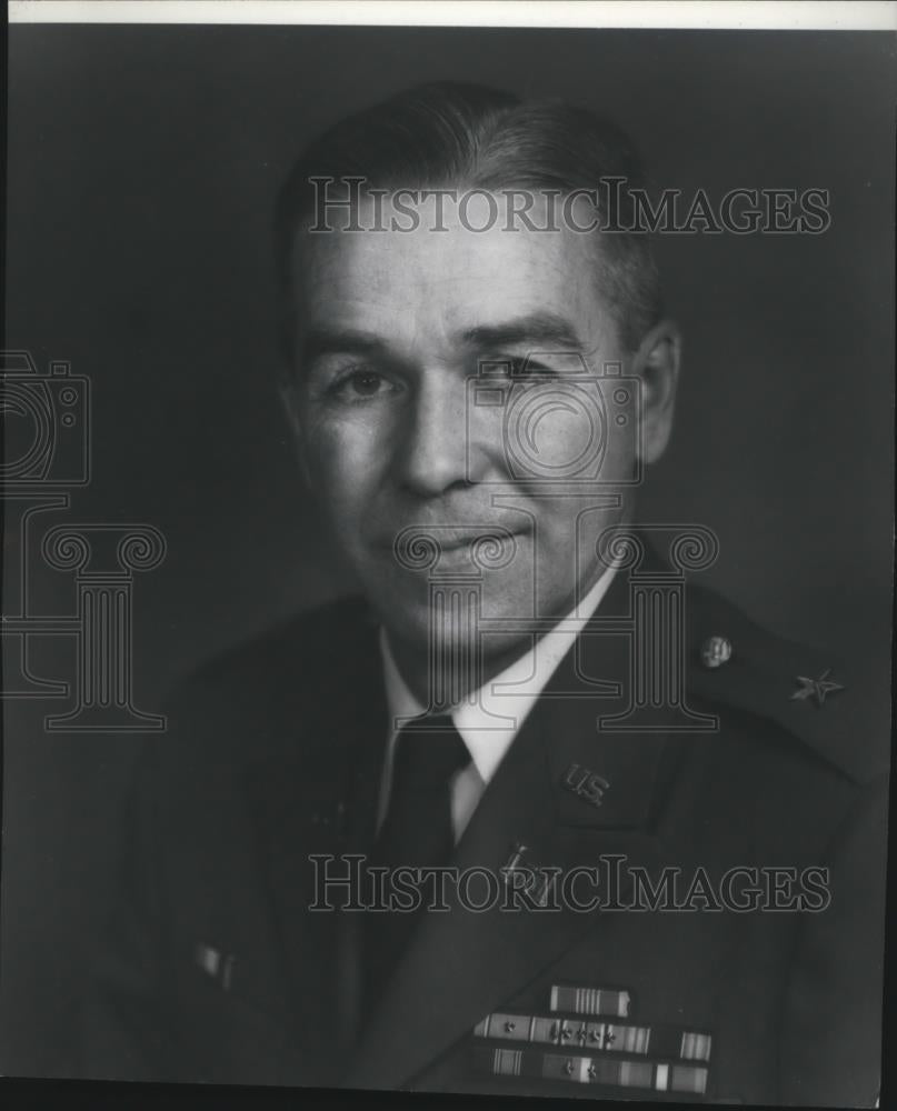 1987 Press Photo Brig Gen Elmer P Yates Division Engineer North Pacific Division - Historic Images