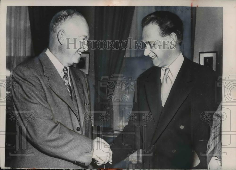 1953 Press Photo Pres. Eisenhower and Dag Hammarskjold, Sec. General of the U.N - Historic Images