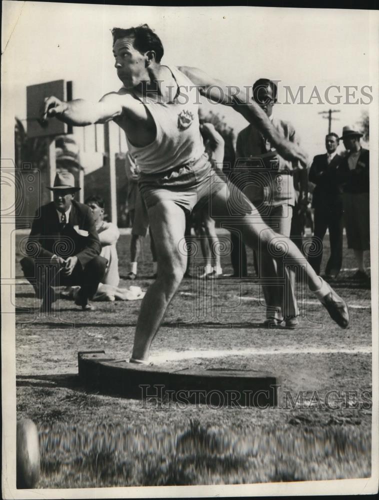 1932 Press Photo Manley Edwards junior National shot putt champion - net12593 - Historic Images