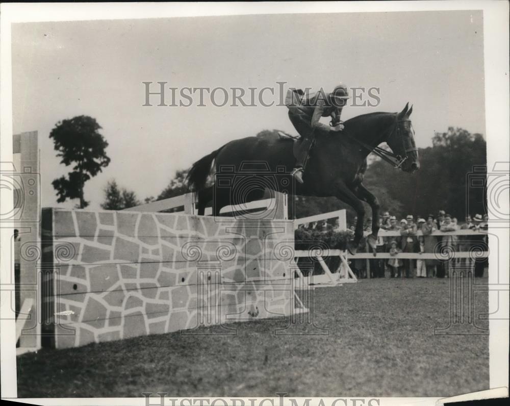 1932 Press Photo Celeste McNeal on Ballymore Imp at Wissahickon PA show - Historic Images