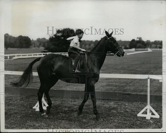 1933 Press Photo Carol Jane Adder at Monmouth County Horse Show in NJ - Historic Images
