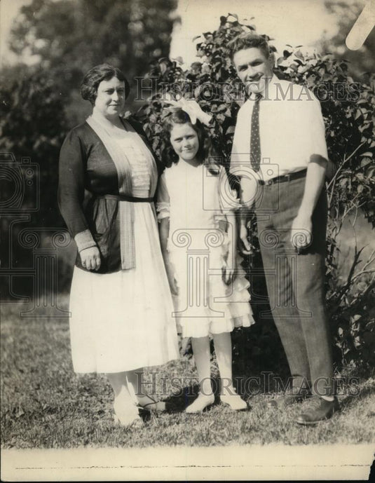 1921 Press Photo Boxer Johnny Kilbane & his wife & daughter - net13258 - Historic Images