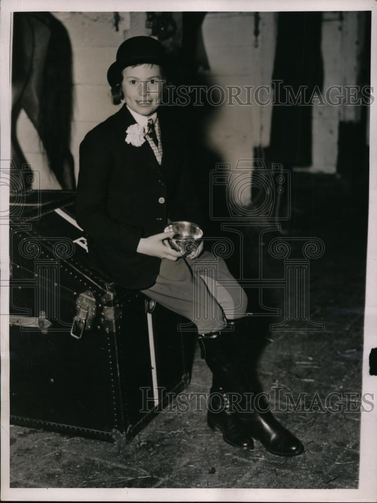 1936 Press Photo Carol Jane Adler at Brooklyn Winter Horse Show in NY - Historic Images