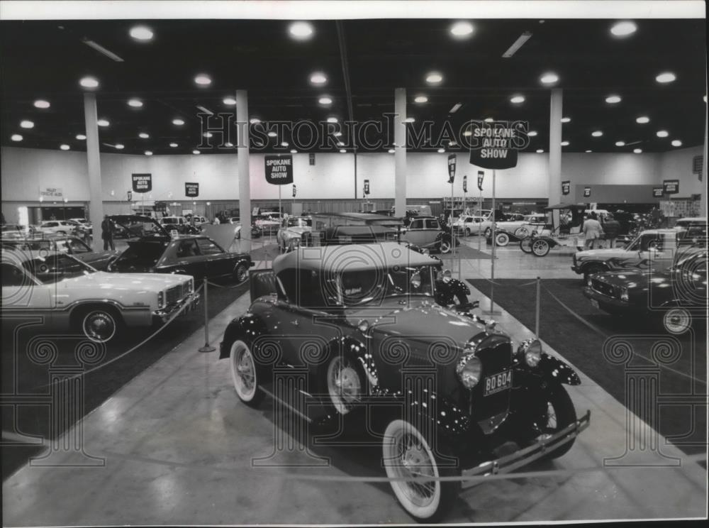 1996 Press Photo Automobile Show - spa28401 - Historic Images