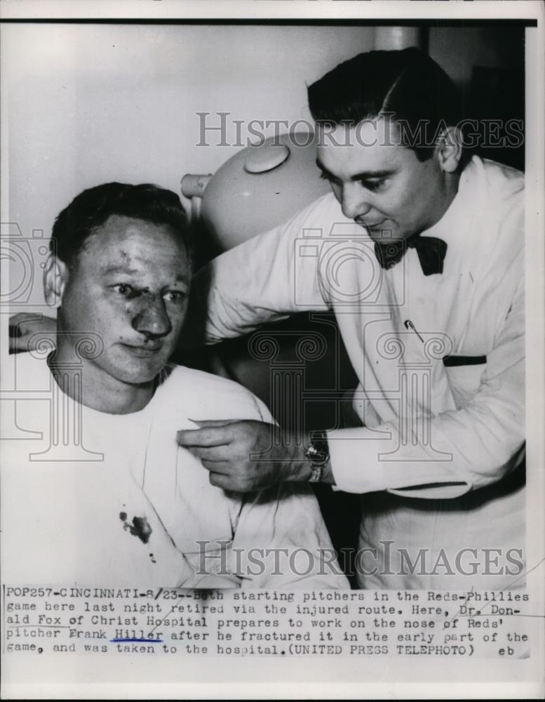 1952 Press Photo Dr Donald Fox &amp; Reds pitcher Frank Hiller with broken nose - Historic Images