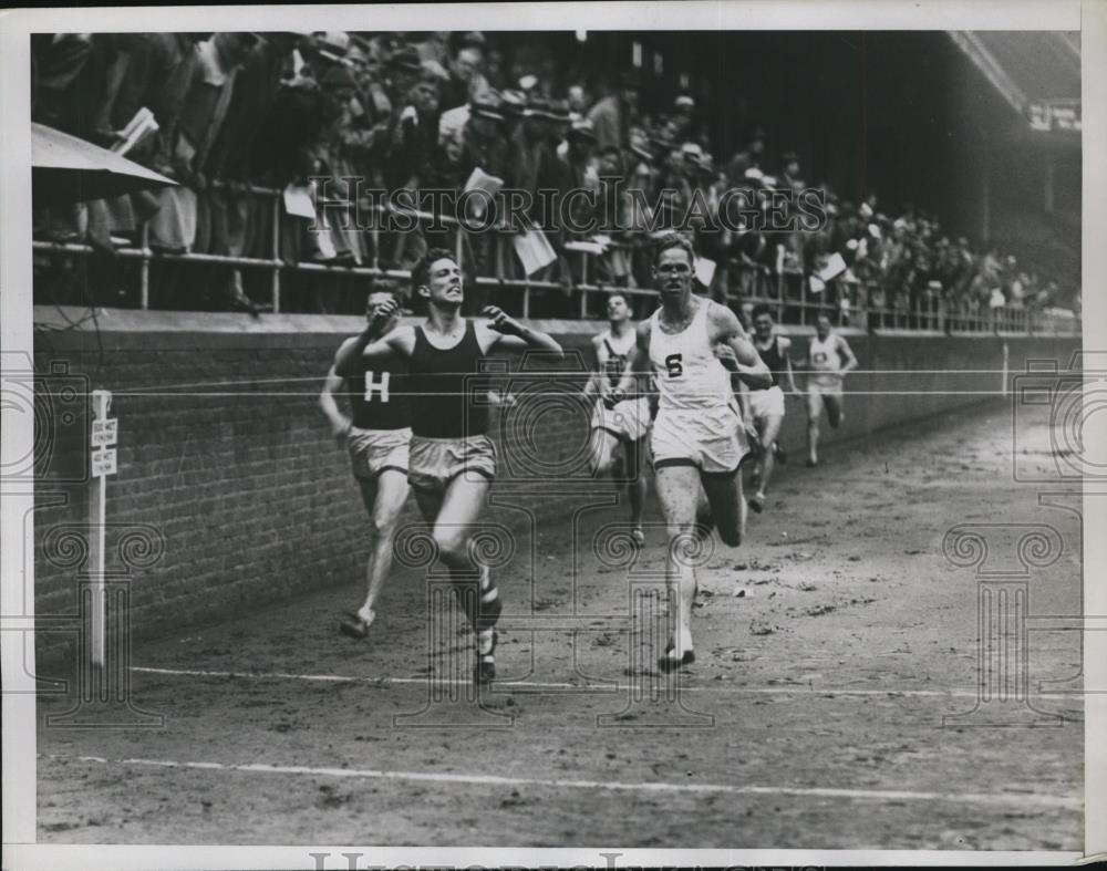 1934 Press Photo Wllis of North Eastern U wins 400 meter race at a meet - Historic Images