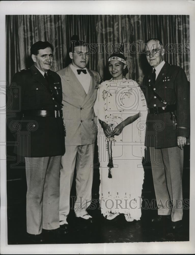 1934 Press Photo Maj Gen William Cole, boxer Tommy Farr, Maggie Tahome - Historic Images