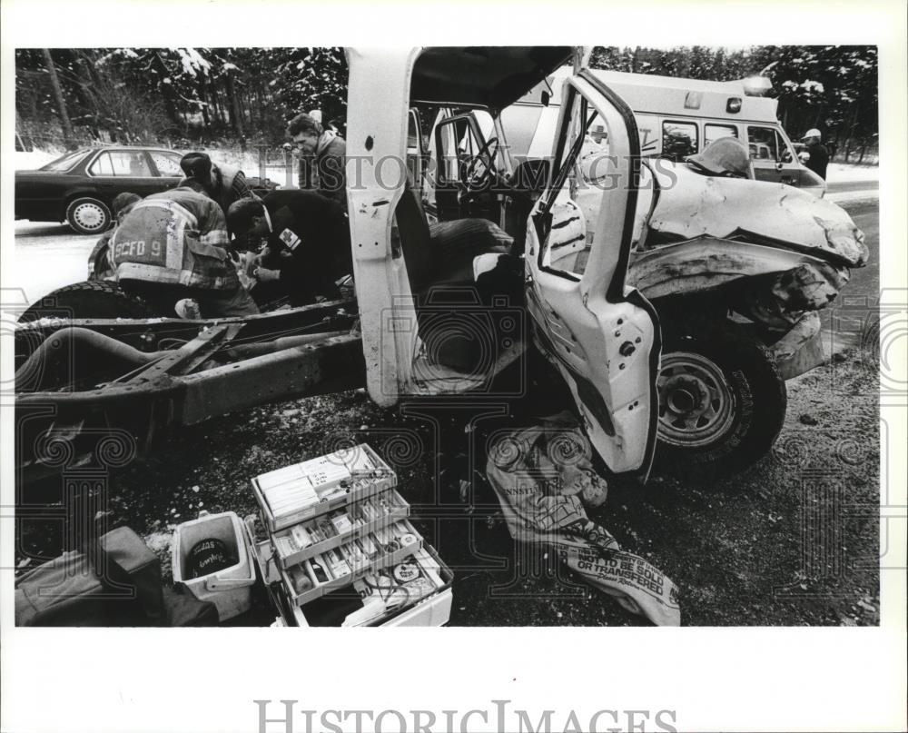 1993 Press Photo Rescue Workers Help Dale E Thomas After Accident - spa27945 - Historic Images