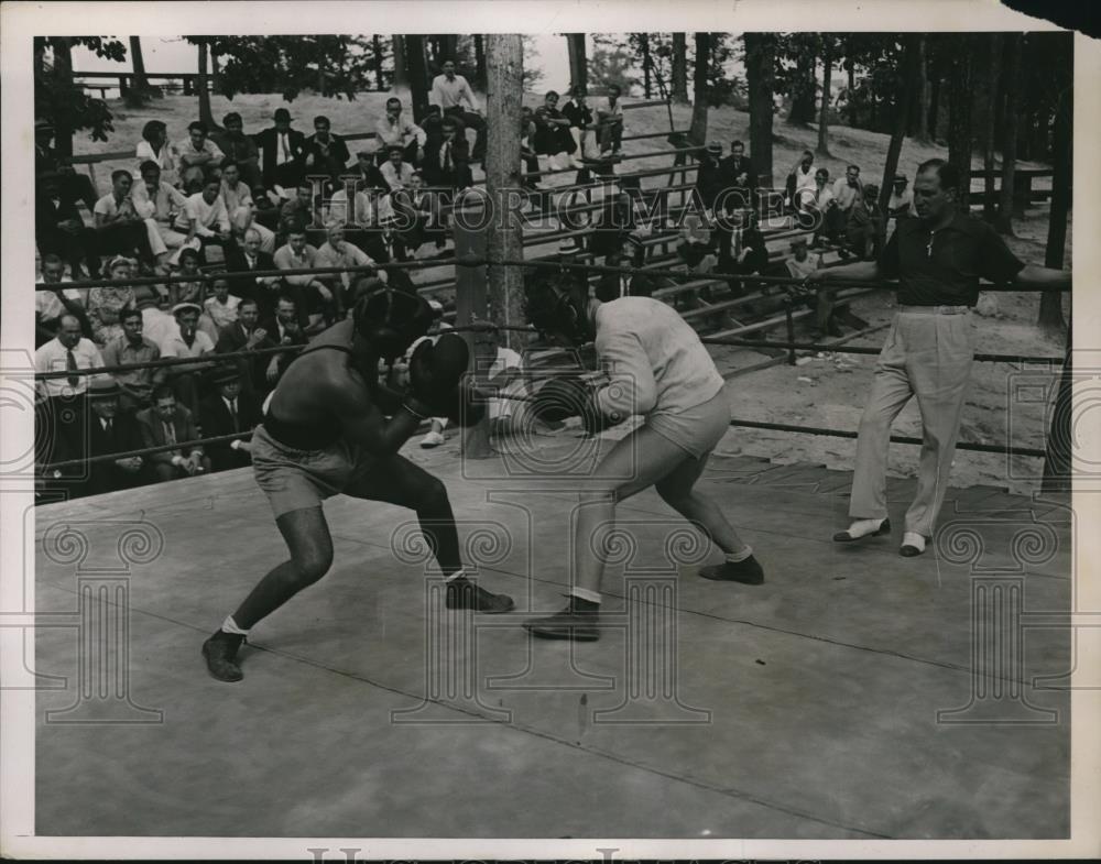 1936 Press Photo Boxer Bill Reddings vs Albert Ettore in the ring - net15263 - Historic Images